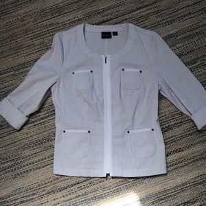 New without tags Tribal white w gray blouse zipper